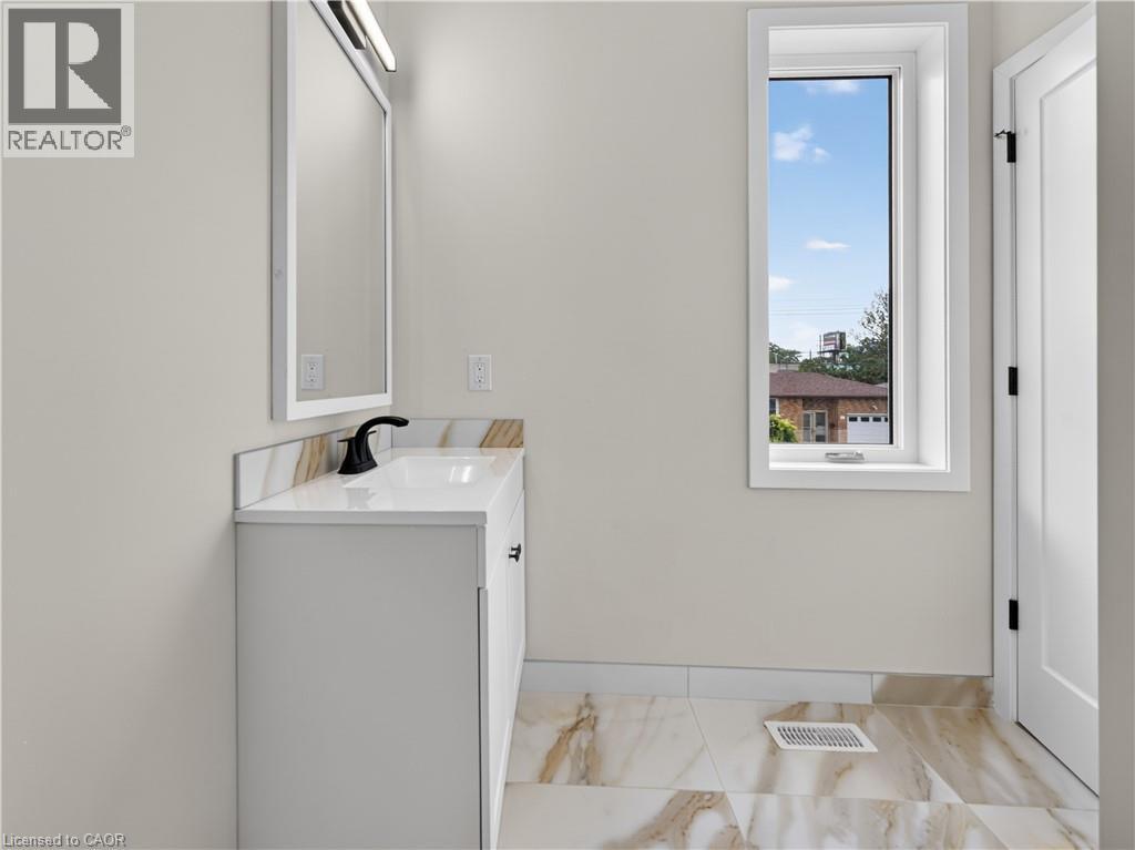 17 Victor Boulevard Unit# R, Hamilton, Ontario  L9A 2V3 - Photo 34 - 40866895