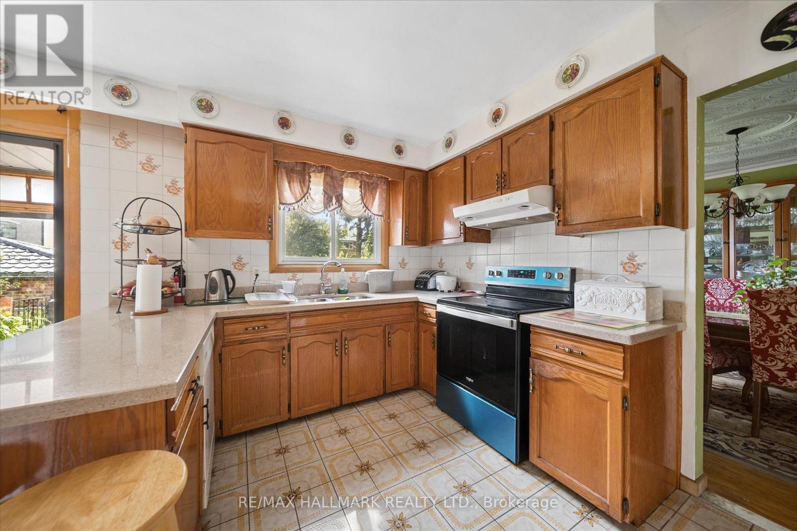16 Ascolda Boulevard, Toronto, Ontario  M1J 2N7 - Photo 11 - E13833960
