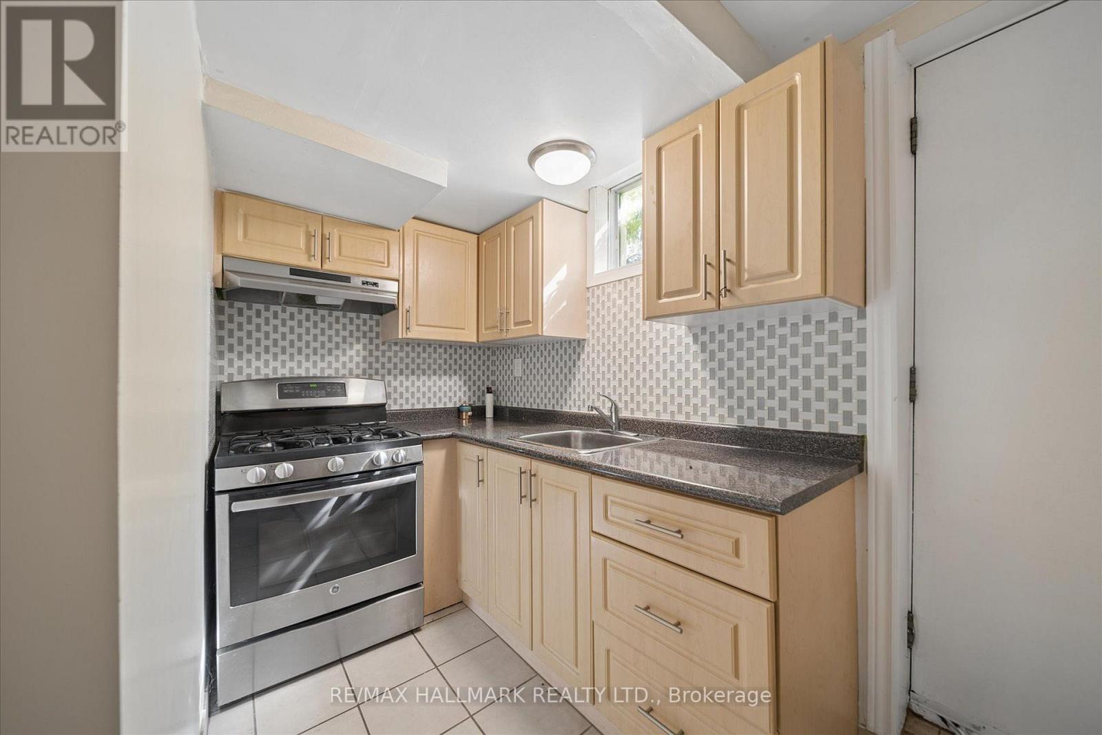 16 Ascolda Boulevard, Toronto, Ontario  M1J 2N7 - Photo 34 - E13833960