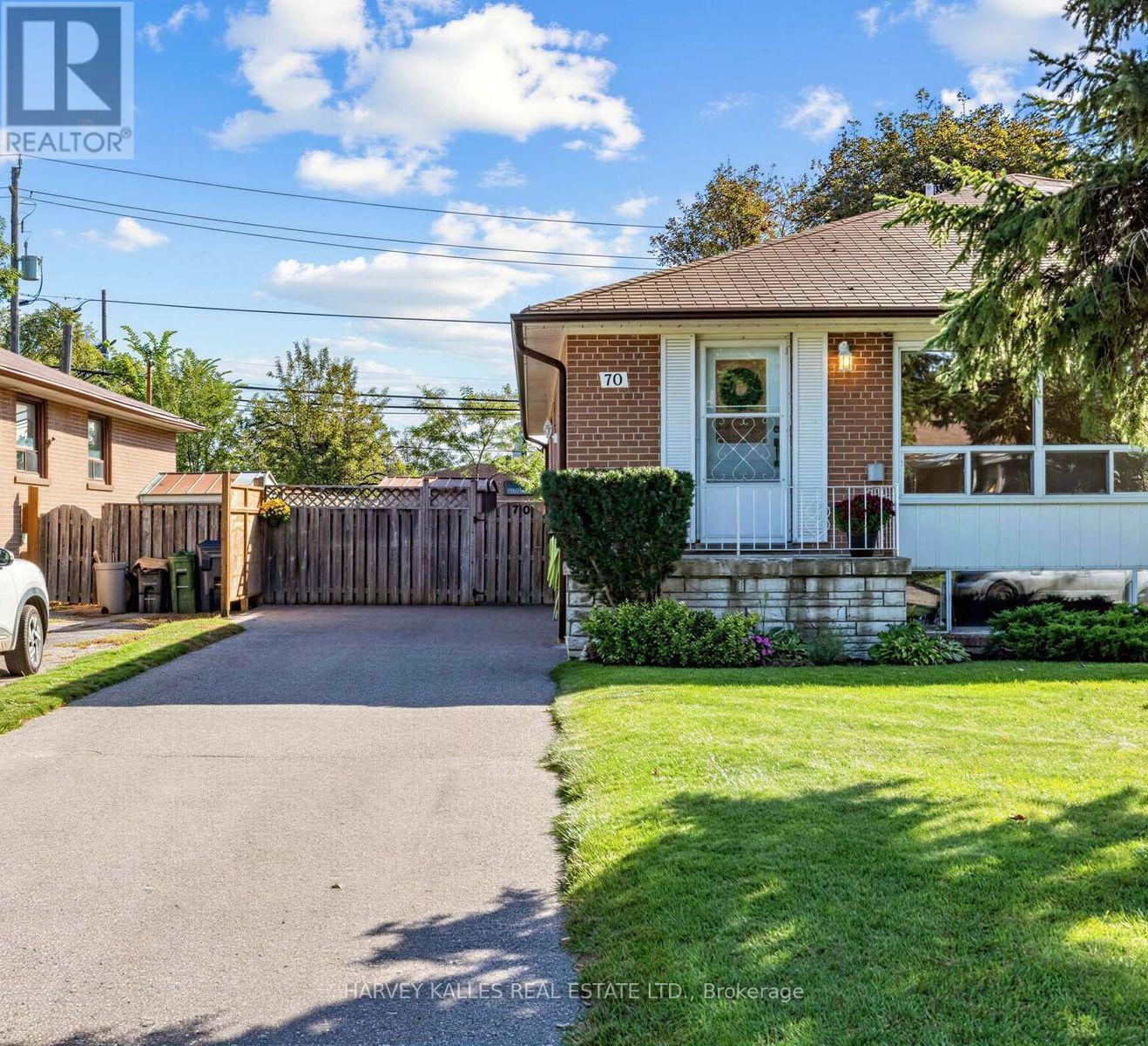 70 Pintail Crescent, Toronto, Ontario  M3A 2Y7 - Photo 2 - C13834054