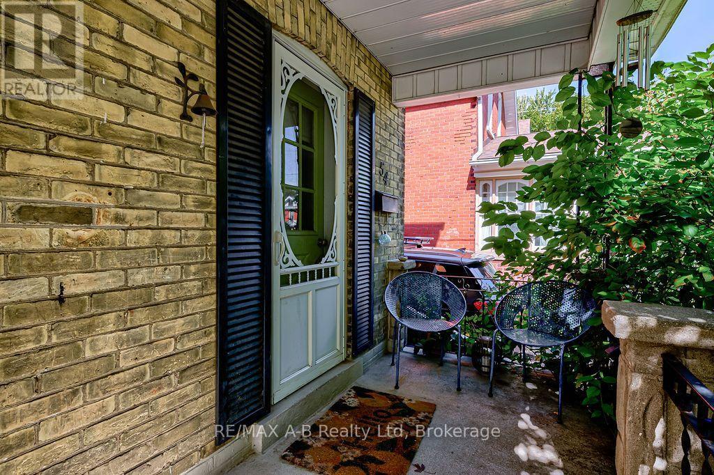 54 Mcnab Street S, Stratford, Ontario  N5A 1Z2 - Photo 5 - X13833574