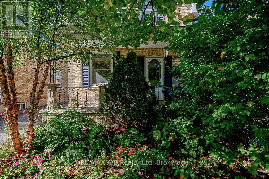 54 Mcnab Street S, Stratford, Ontario  N5A 1Z2 - Photo 4 - X13833574