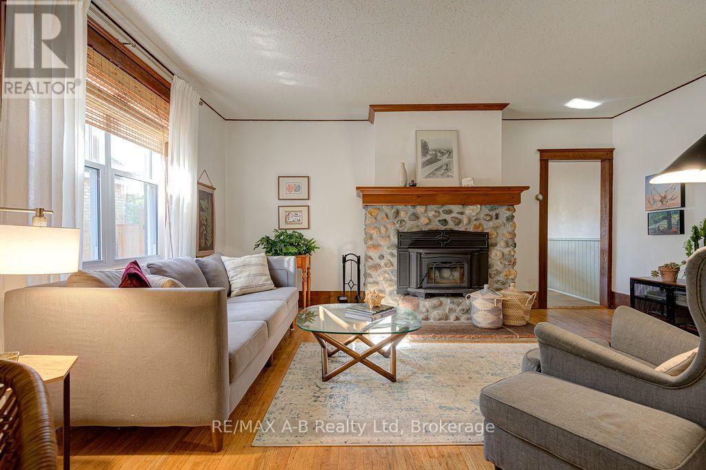 54 Mcnab Street S, Stratford, Ontario  N5A 1Z2 - Photo 6 - X13833574
