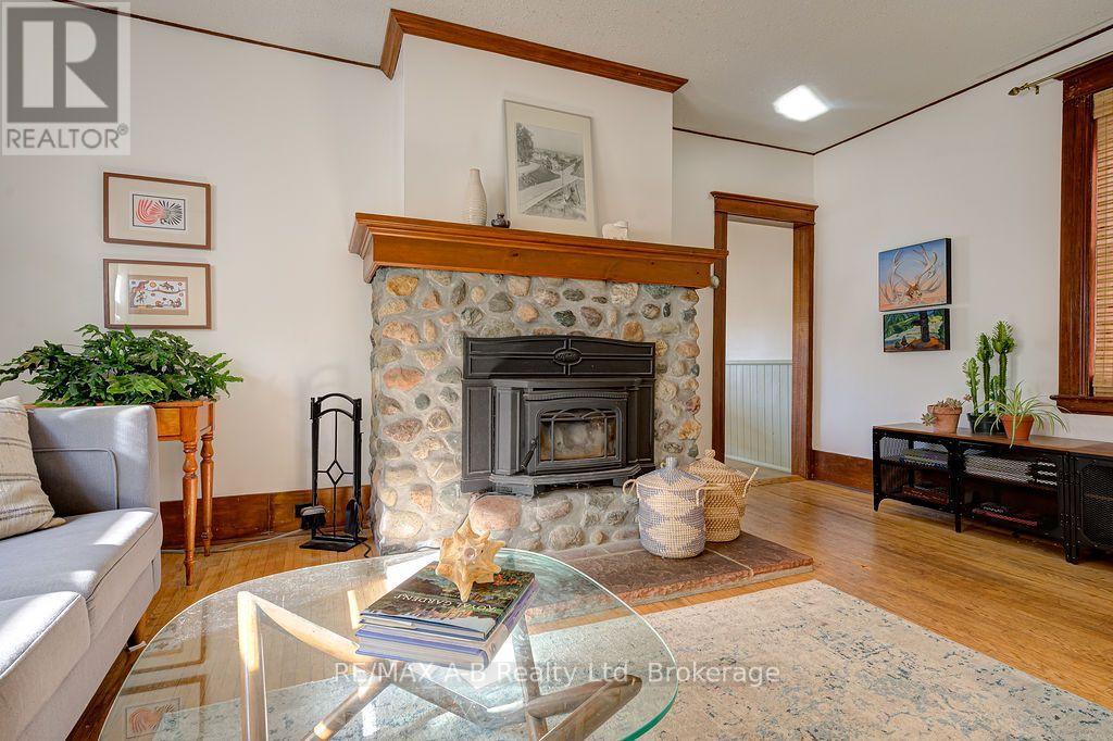 54 Mcnab Street S, Stratford, Ontario  N5A 1Z2 - Photo 8 - X13833574