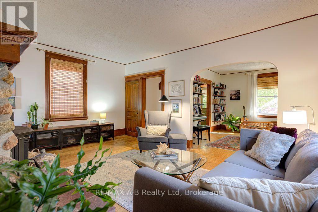 54 Mcnab Street S, Stratford, Ontario  N5A 1Z2 - Photo 9 - X13833574