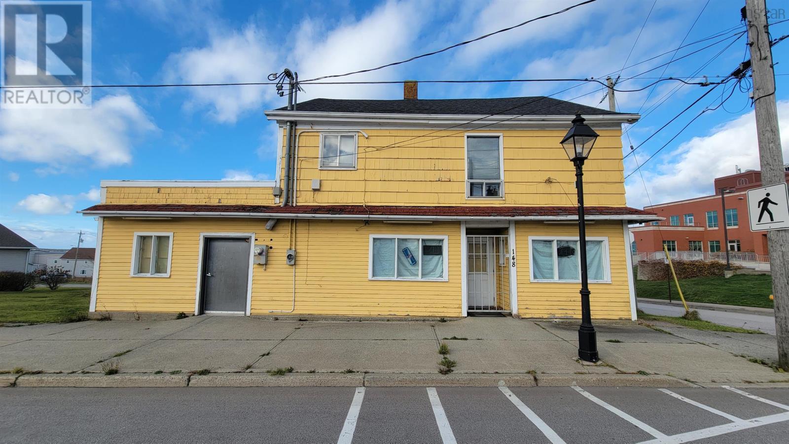 148 Main Street, Yarmouth, Nova Scotia  B5A 1B8 - Photo 1 - 202528307