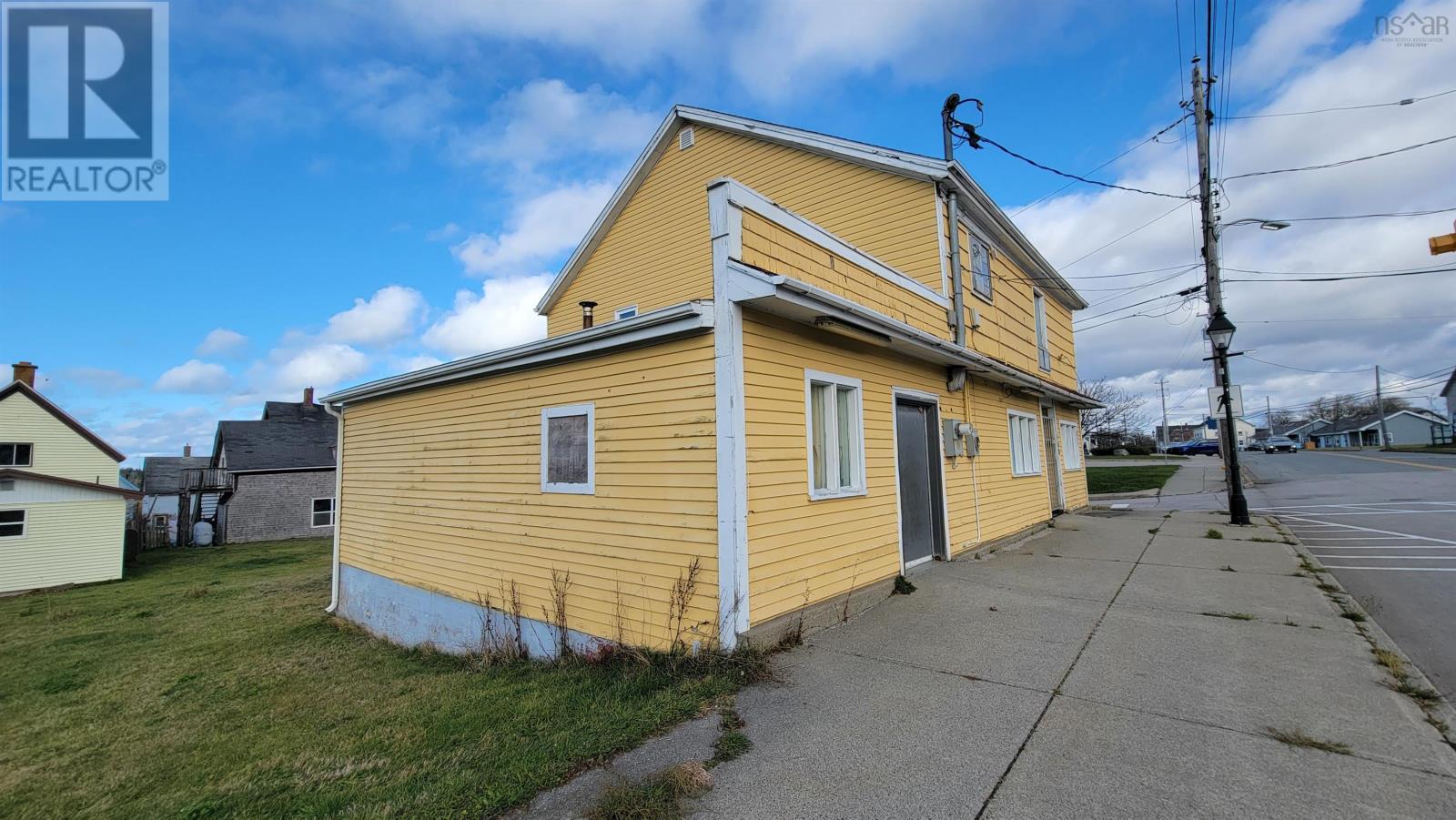 148 Main Street, Yarmouth, Nova Scotia  B5A 1B8 - Photo 3 - 202528307