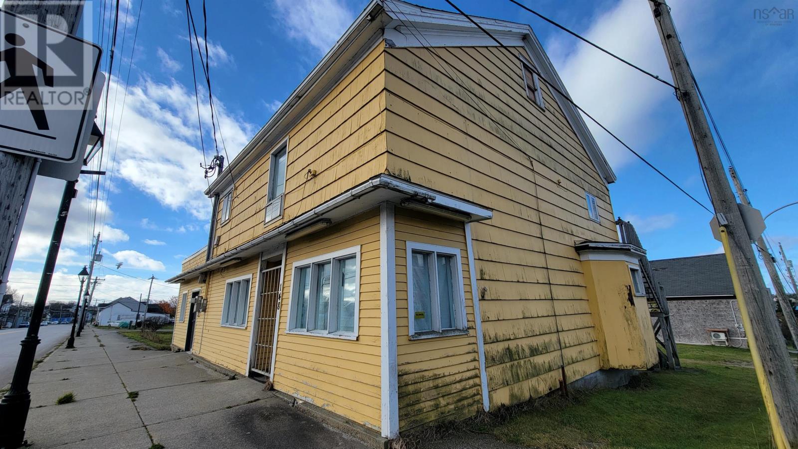 148 Main Street, Yarmouth, Nova Scotia  B5A 1B8 - Photo 2 - 202528307