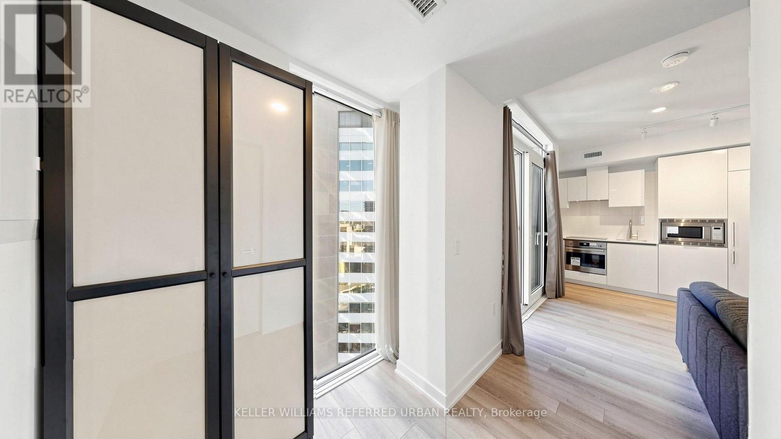 2403 - 238 Simcoe Street, Toronto (Kensington-Chinatown), Ontario  M5T 1T4 - Photo 12 - C13834150