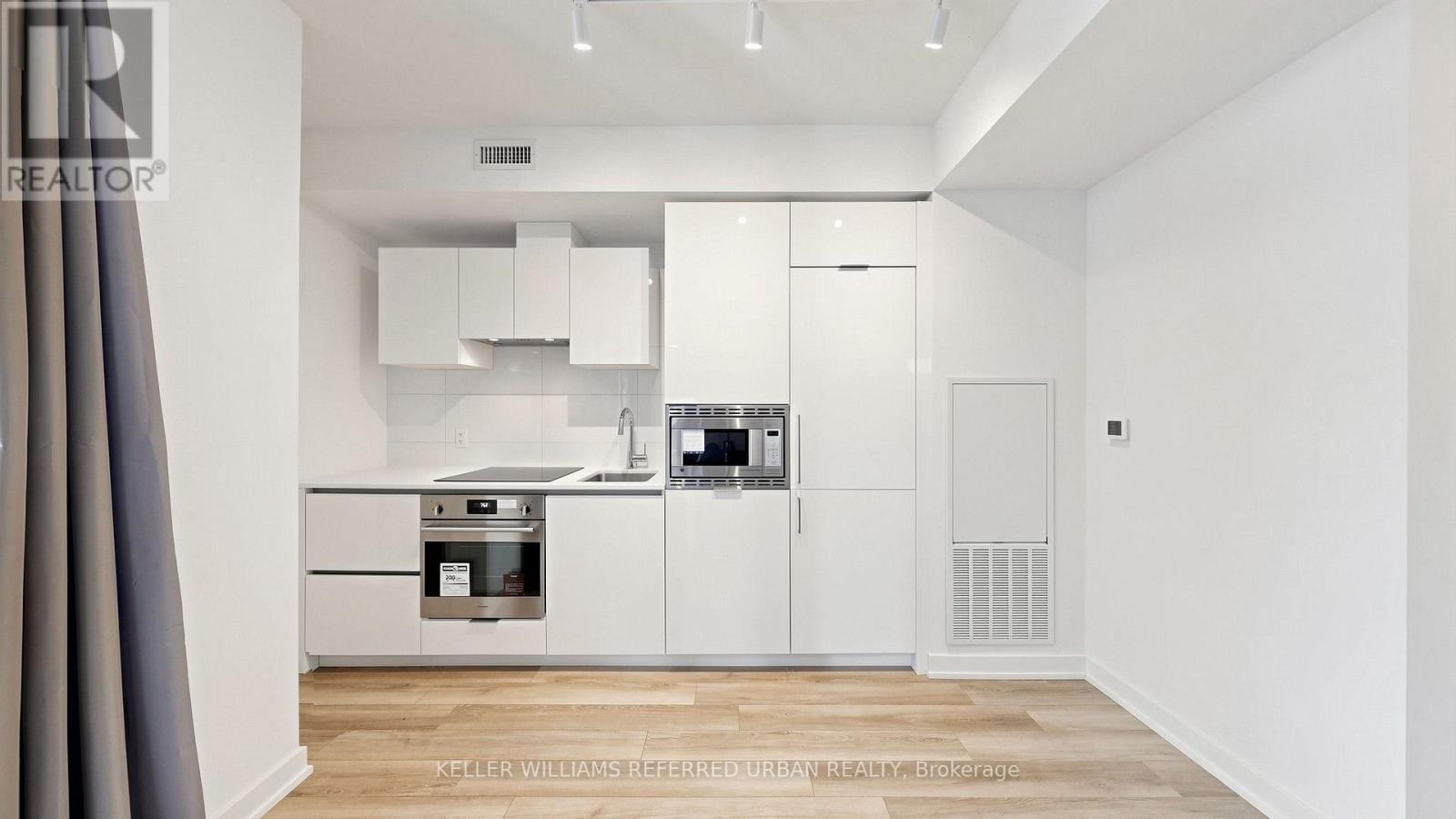 2403 - 238 Simcoe Street, Toronto (Kensington-Chinatown), Ontario  M5T 1T4 - Photo 9 - C13834150