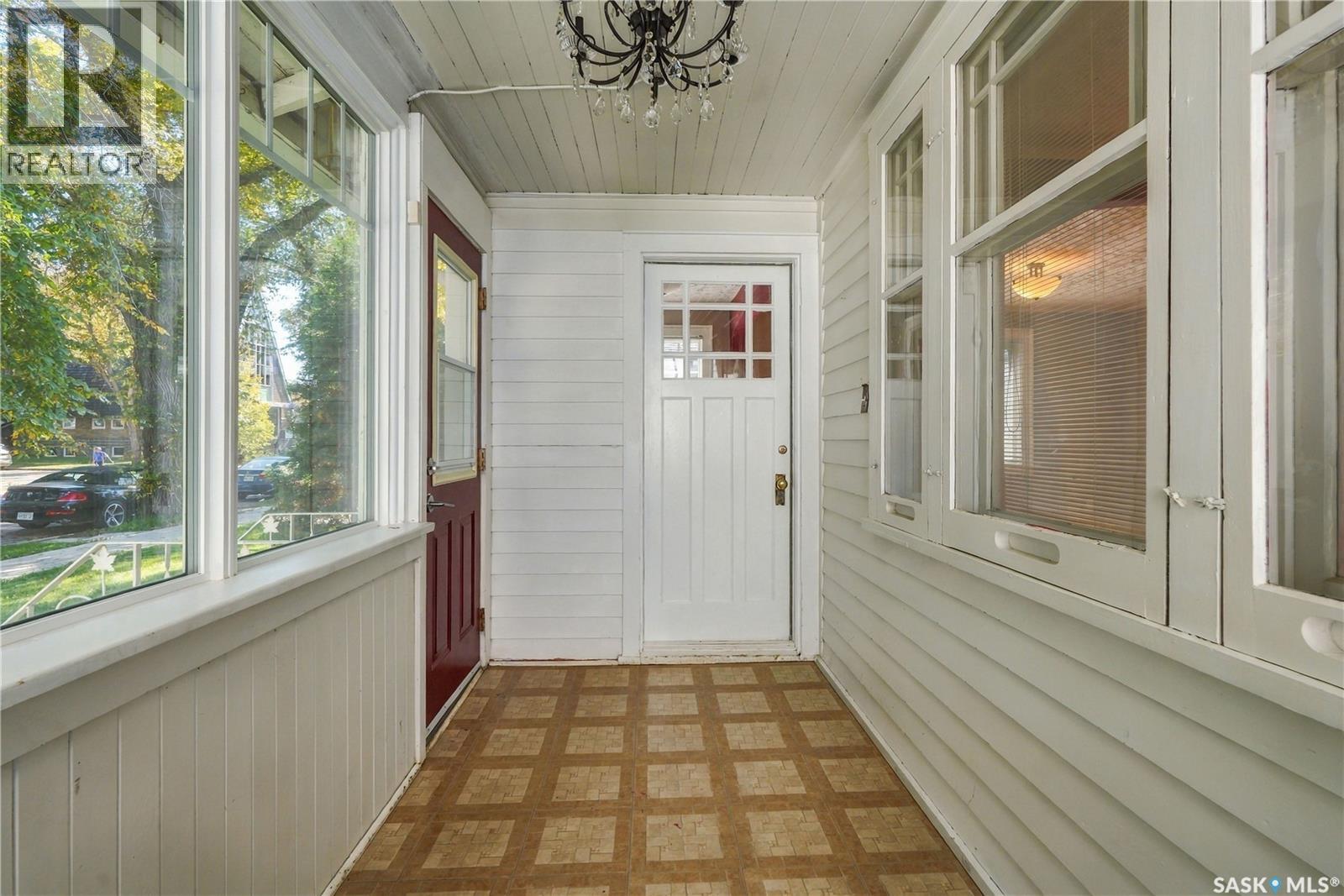 1716 Lorne Avenue, Saskatoon, Saskatchewan  S7H 1Y4 - Photo 7 - SK049580
