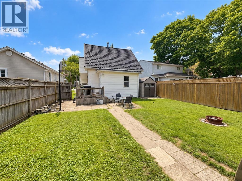 404 Russell Street South, Sarnia, Ontario  N7T 3M7 - Photo 3 - 26023679