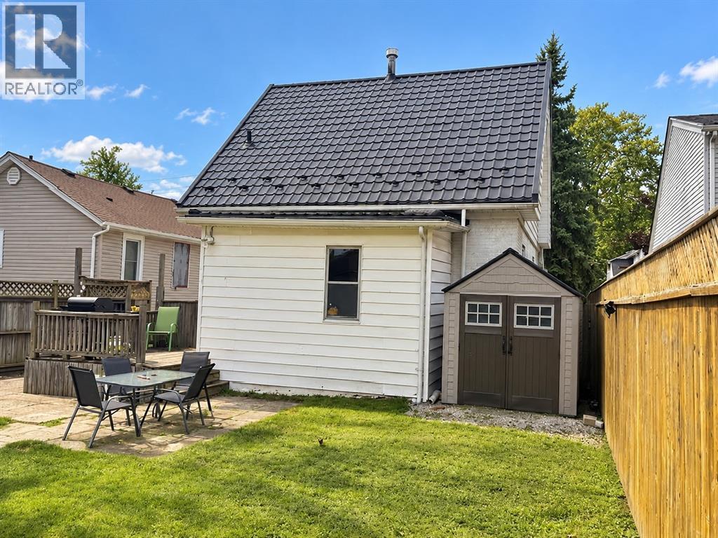 404 Russell Street South, Sarnia, Ontario  N7T 3M7 - Photo 4 - 26023679