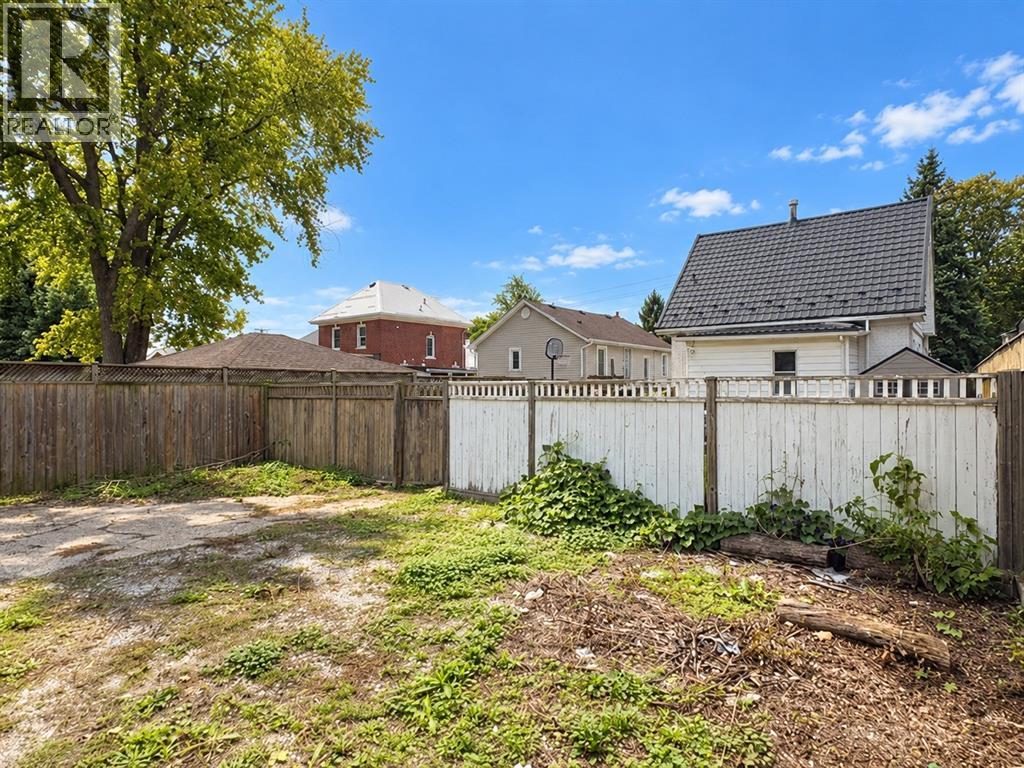 404 Russell Street South, Sarnia, Ontario  N7T 3M7 - Photo 5 - 26023679