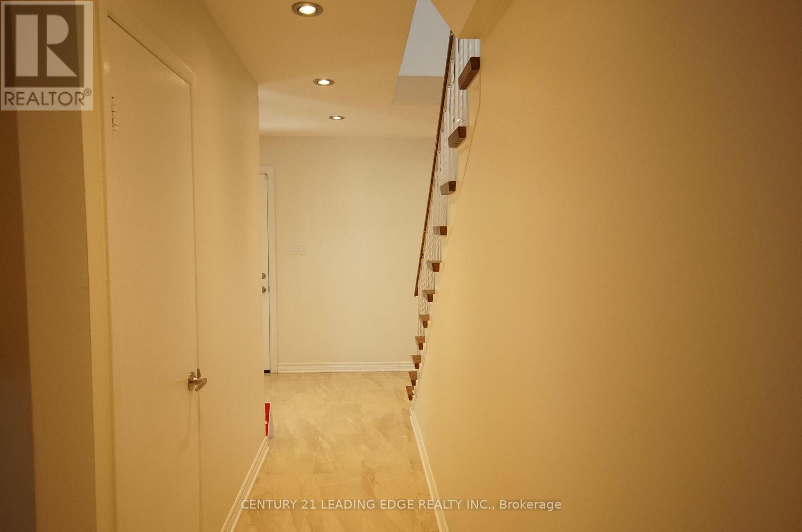 Upper - 62 Daniels Crescent, Ajax, Ontario  L1T 1Y6 - Photo 3 - E13830148