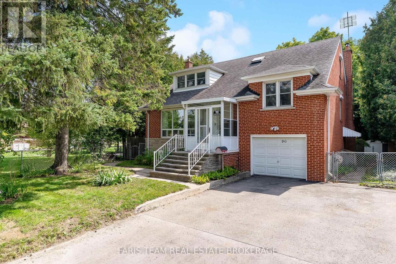 90 Bedford Park Avenue, Richmond Hill, Ontario  L4C 2N8 - Photo 2 - N13777280