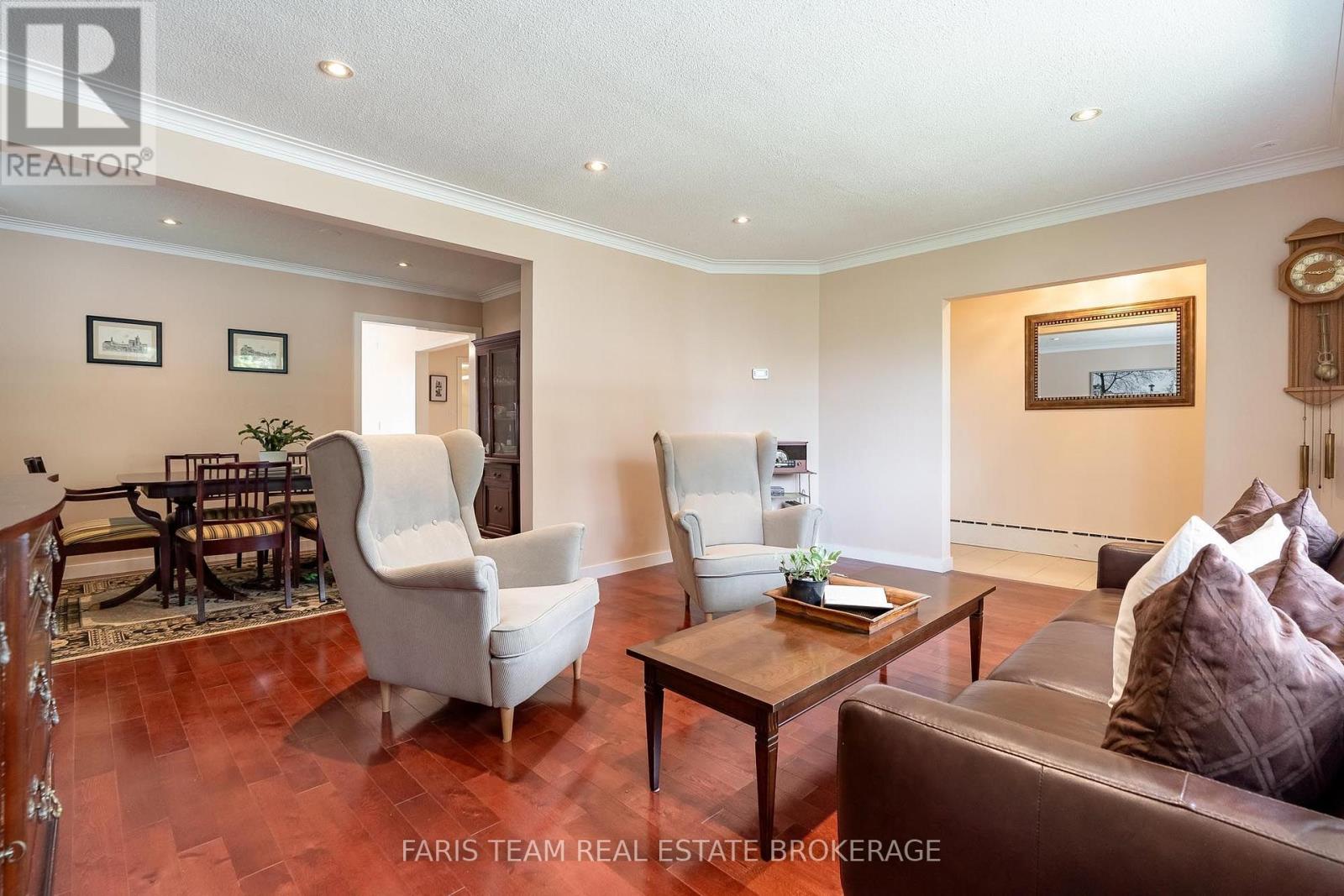 90 Bedford Park Avenue, Richmond Hill, Ontario  L4C 2N8 - Photo 12 - N13777280