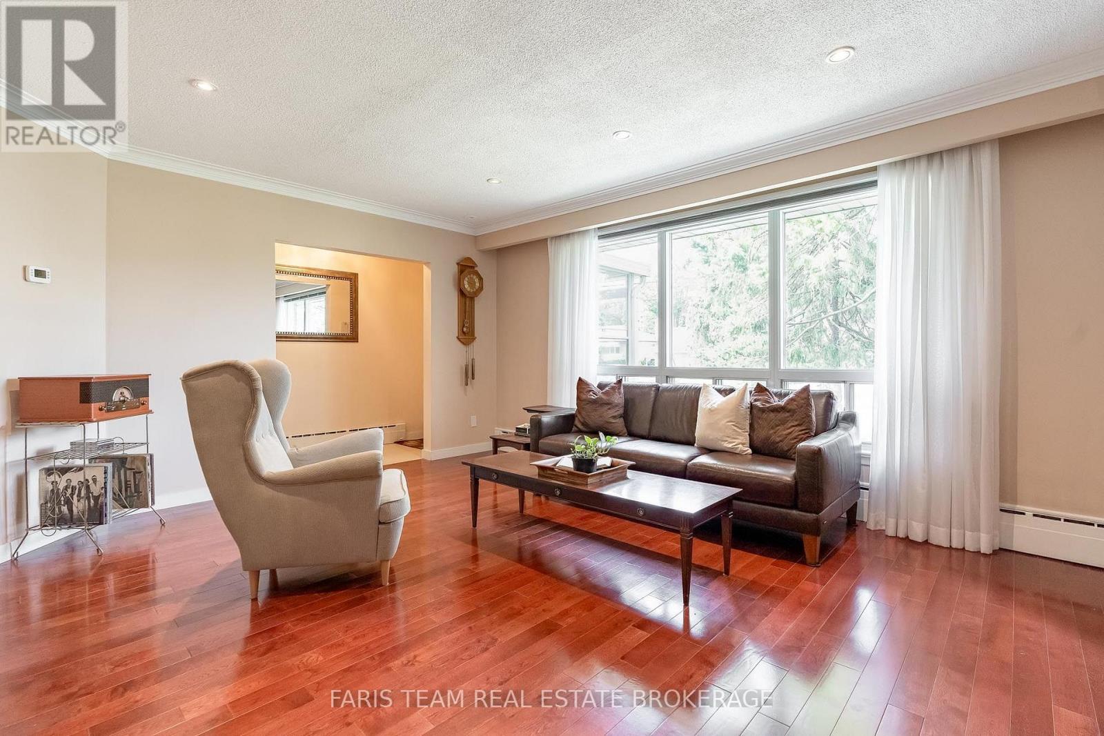 90 Bedford Park Avenue, Richmond Hill, Ontario  L4C 2N8 - Photo 13 - N13777280