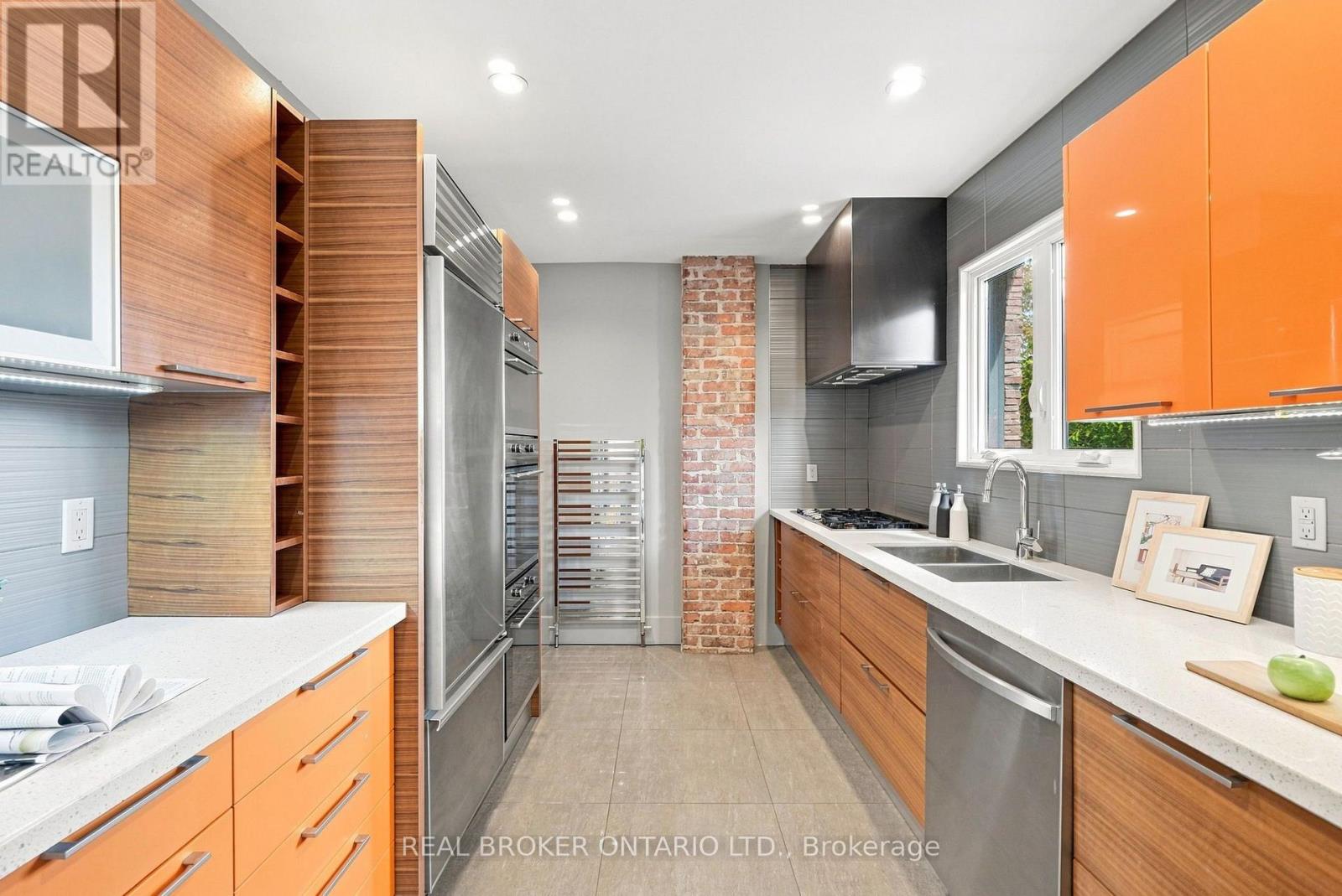 671 Scarlett Road, Toronto, Ontario  M9P 2T2 - Photo 12 - W13701008