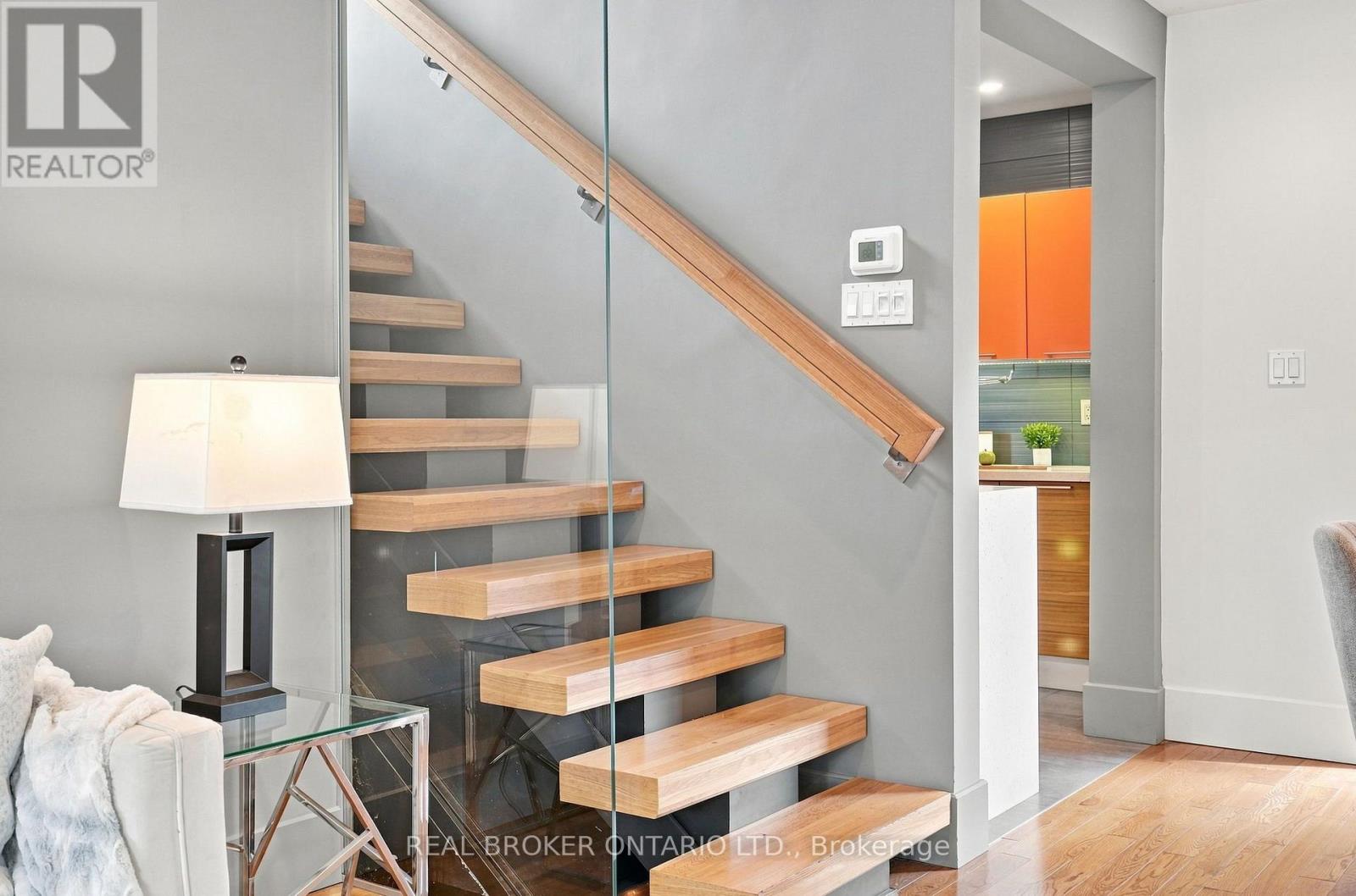 671 Scarlett Road, Toronto, Ontario  M9P 2T2 - Photo 13 - W13701008