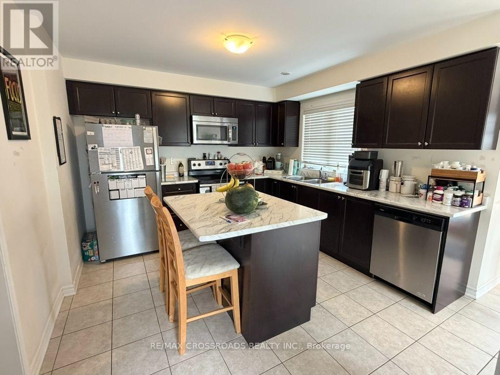 205 Remembrance Road, Brampton, Ontario  L7A 4P3 - Photo 3 - W13834078