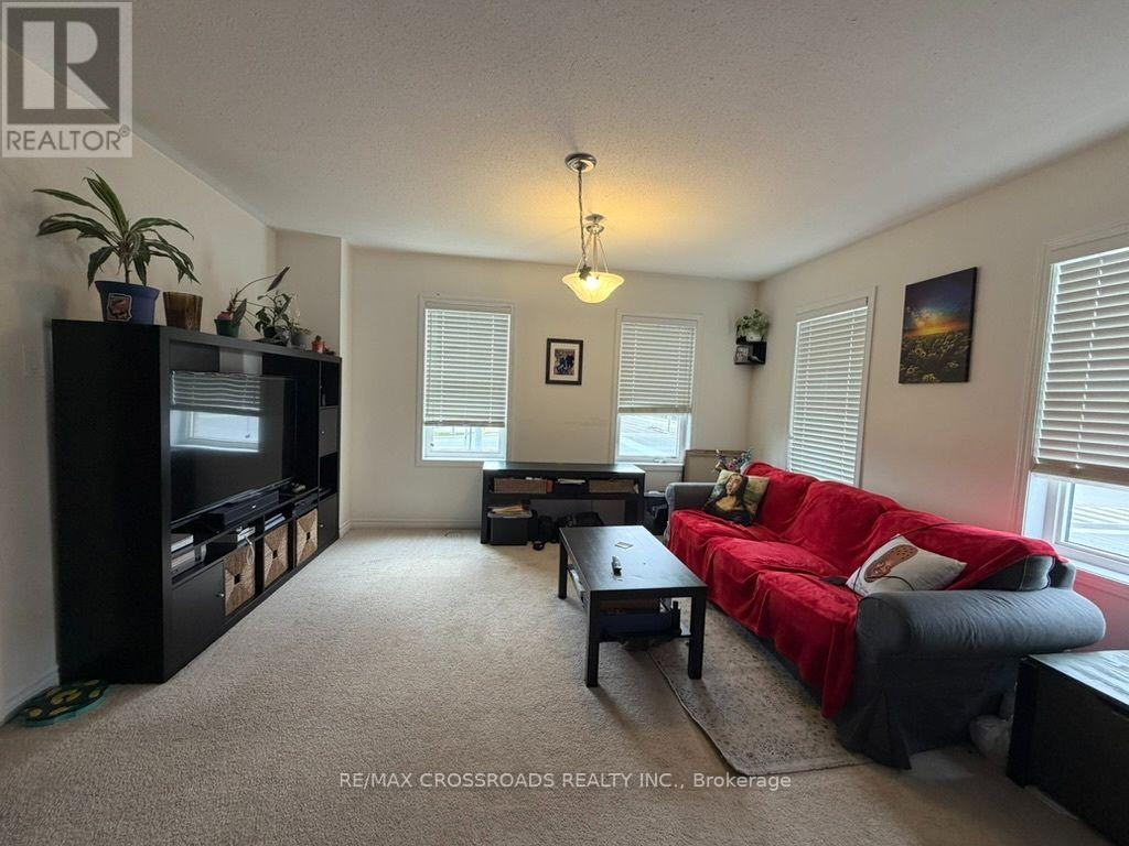 205 Remembrance Road, Brampton, Ontario  L7A 4P3 - Photo 4 - W13834078