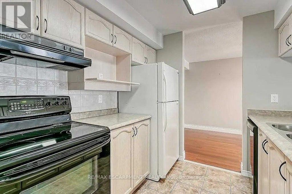 F405 - 216 Plains Road W, Burlington, Ontario  L7T 4K8 - Photo 10 - W13834098