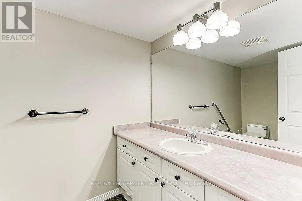 F405 - 216 Plains Road W, Burlington, Ontario  L7T 4K8 - Photo 16 - W13834098