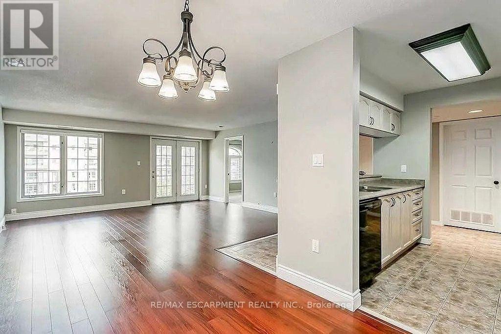 F405 - 216 Plains Road W, Burlington, Ontario  L7T 4K8 - Photo 4 - W13834098