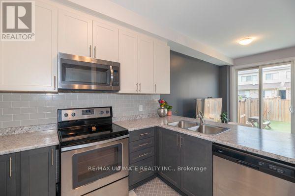 31 Davenfield Circle, Brampton, Ontario  L6P 4M2 - Photo 13 - W13834160