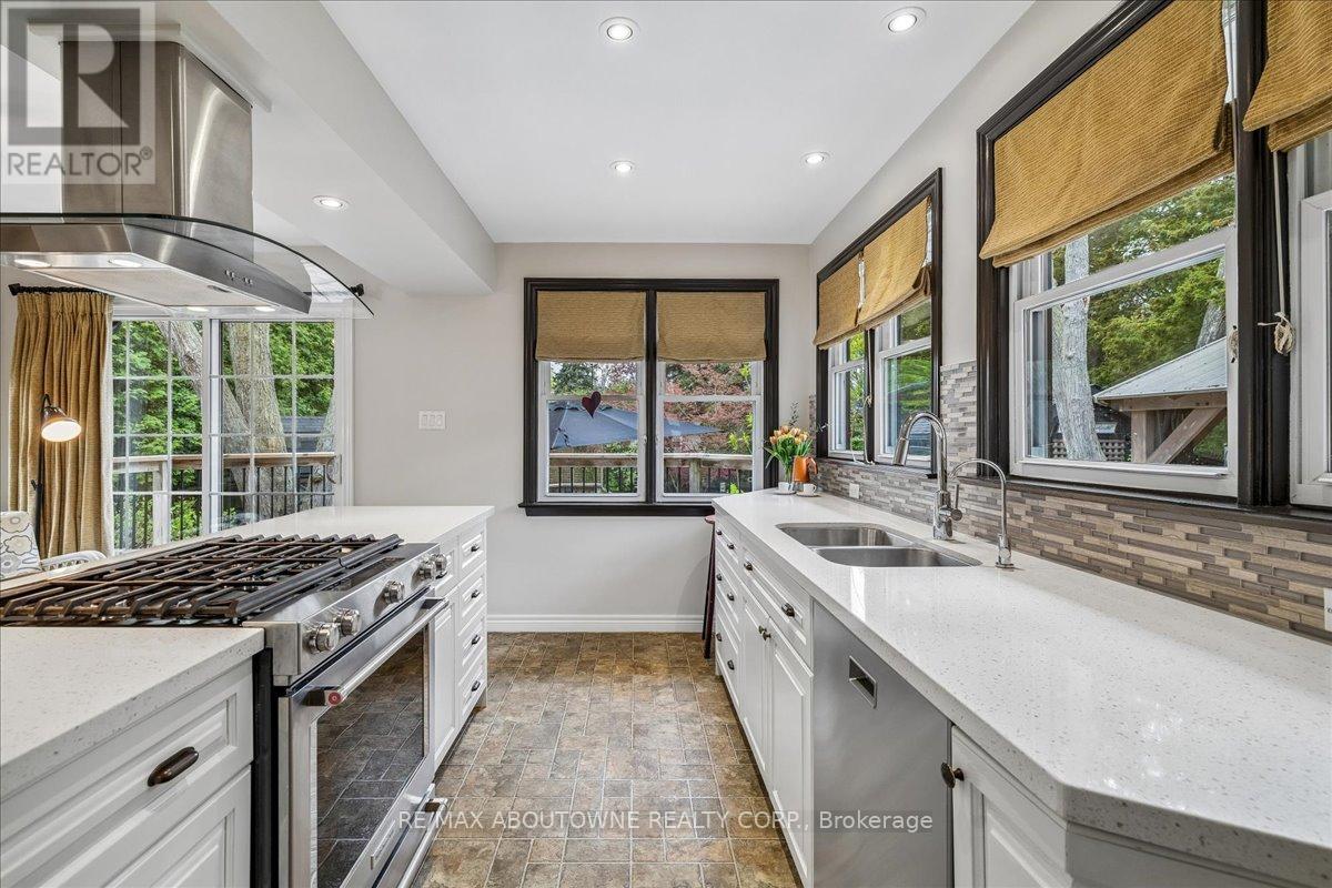 316 River Side Drive, Oakville, Ontario  L6K 3N4 - Photo 11 - W13834208