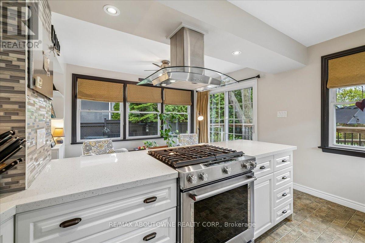 316 River Side Drive, Oakville, Ontario  L6K 3N4 - Photo 12 - W13834208
