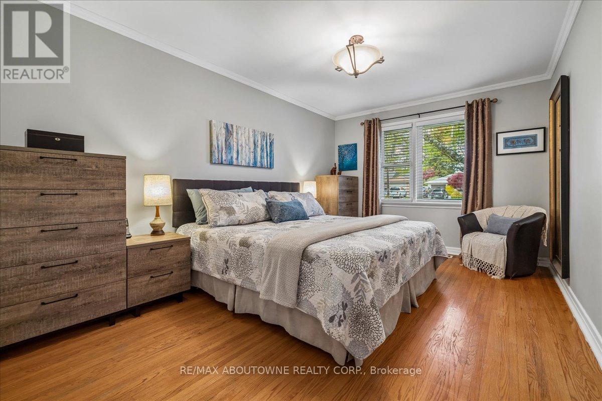 316 River Side Drive, Oakville, Ontario  L6K 3N4 - Photo 16 - W13834208