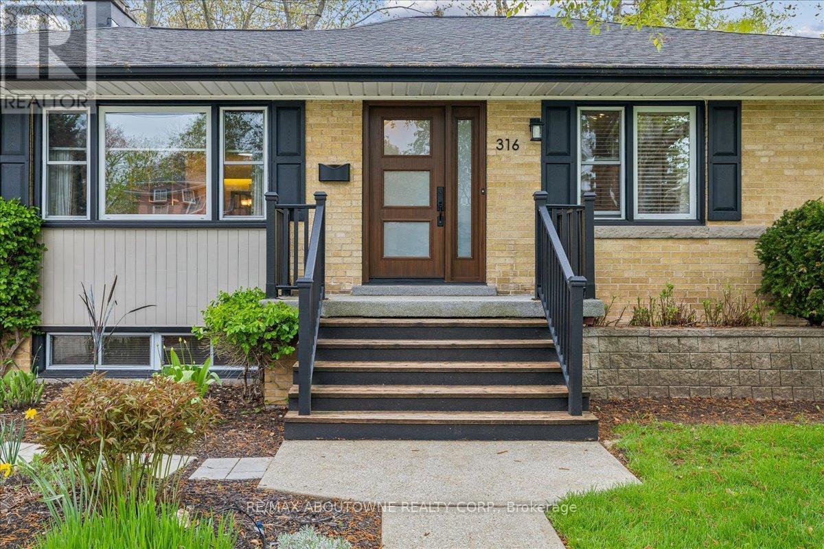 316 River Side Drive, Oakville, Ontario  L6K 3N4 - Photo 2 - W13834208