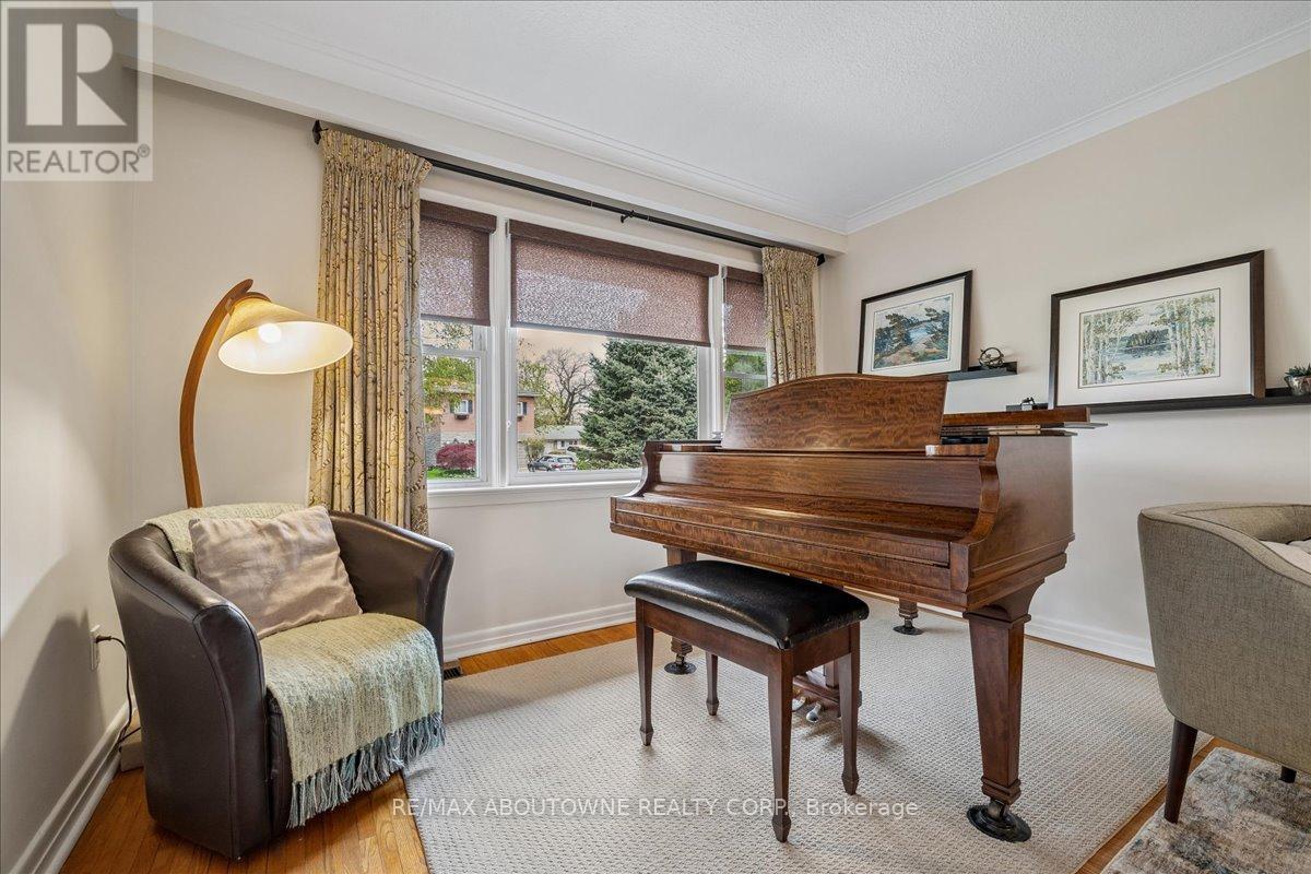 316 River Side Drive, Oakville, Ontario  L6K 3N4 - Photo 4 - W13834208