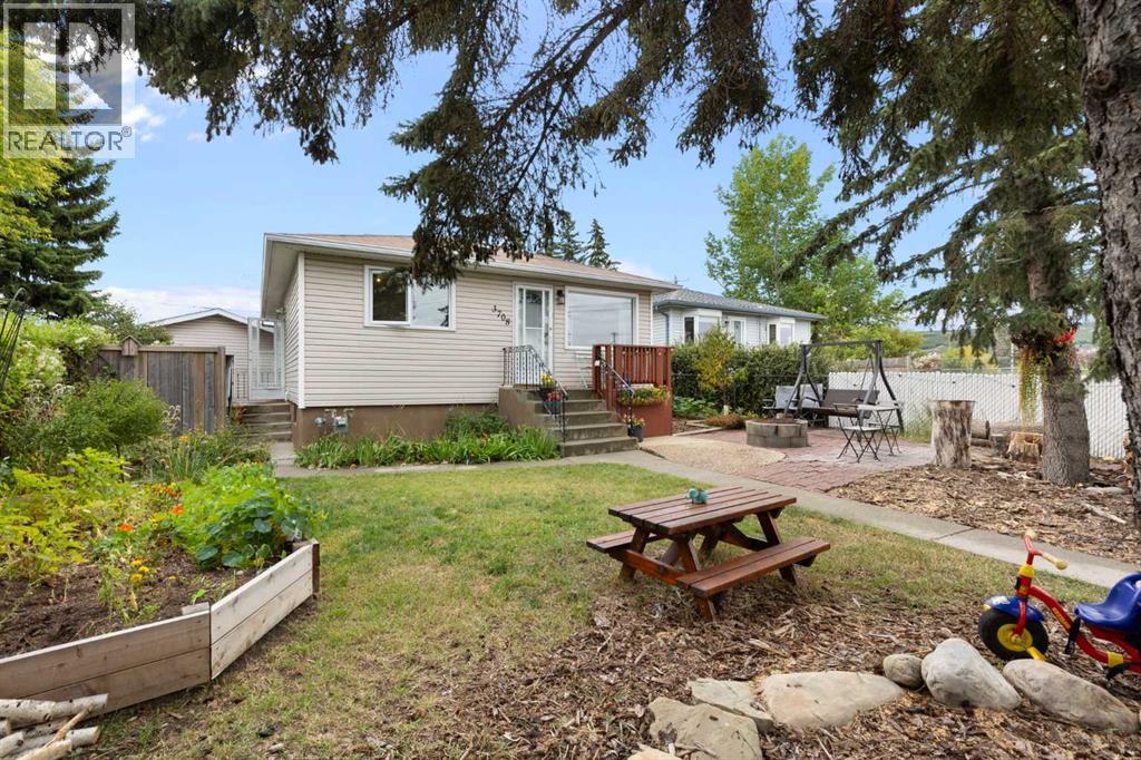 3708 66 Street Nw, Calgary, Alberta  T3B 2H9 - Photo 6 - A2342412