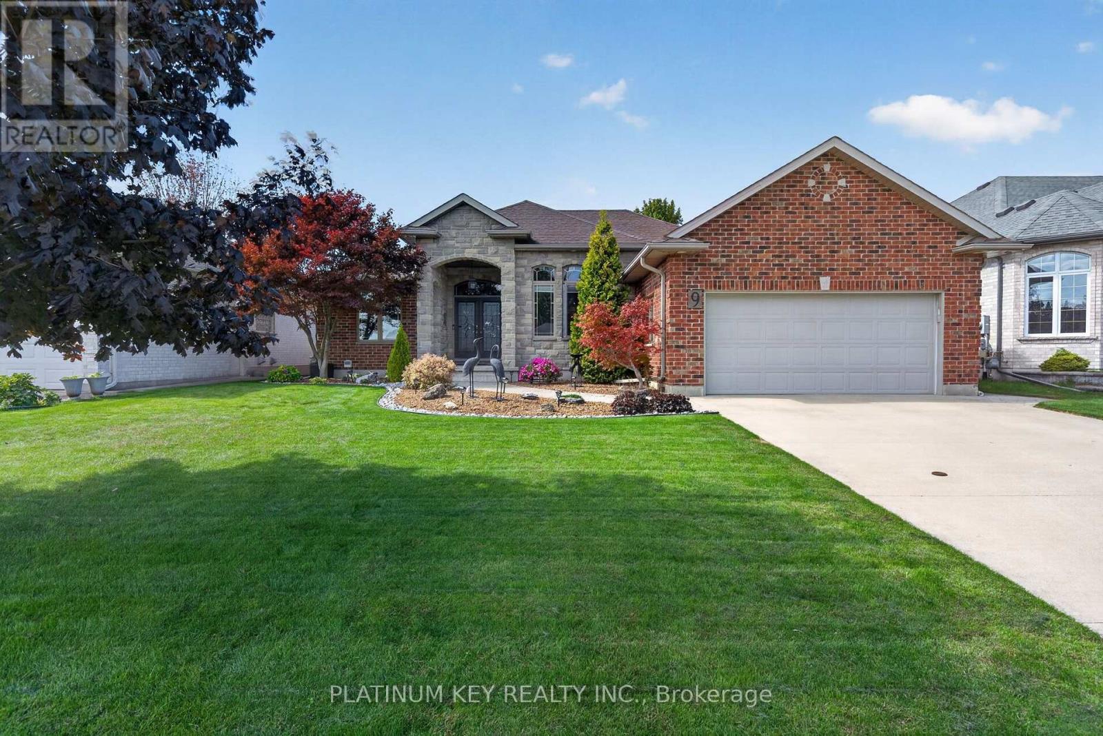 9 RONALD BLOORE DRIVE, Sarnia, Ontario