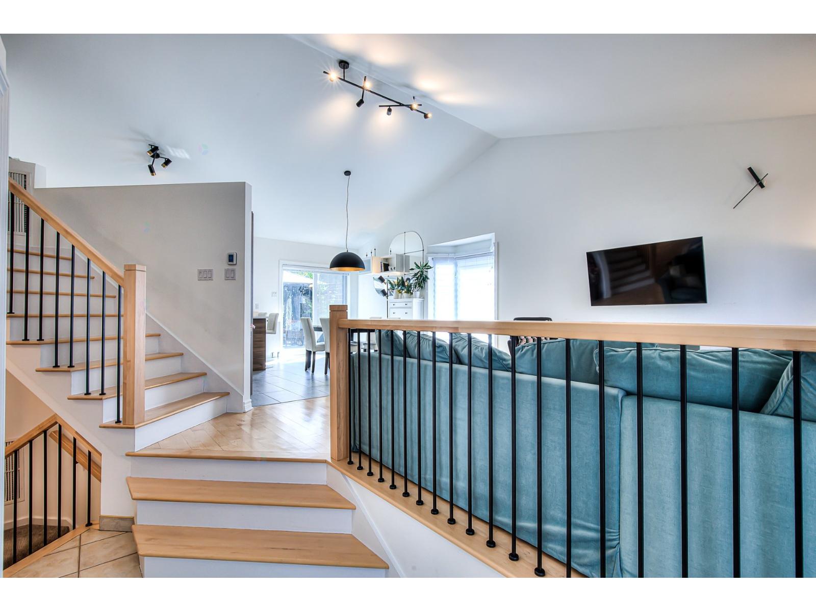 1205 Rue Taillefer Laval (Sainte-Rose) Quebec Canada H7L5L8 5