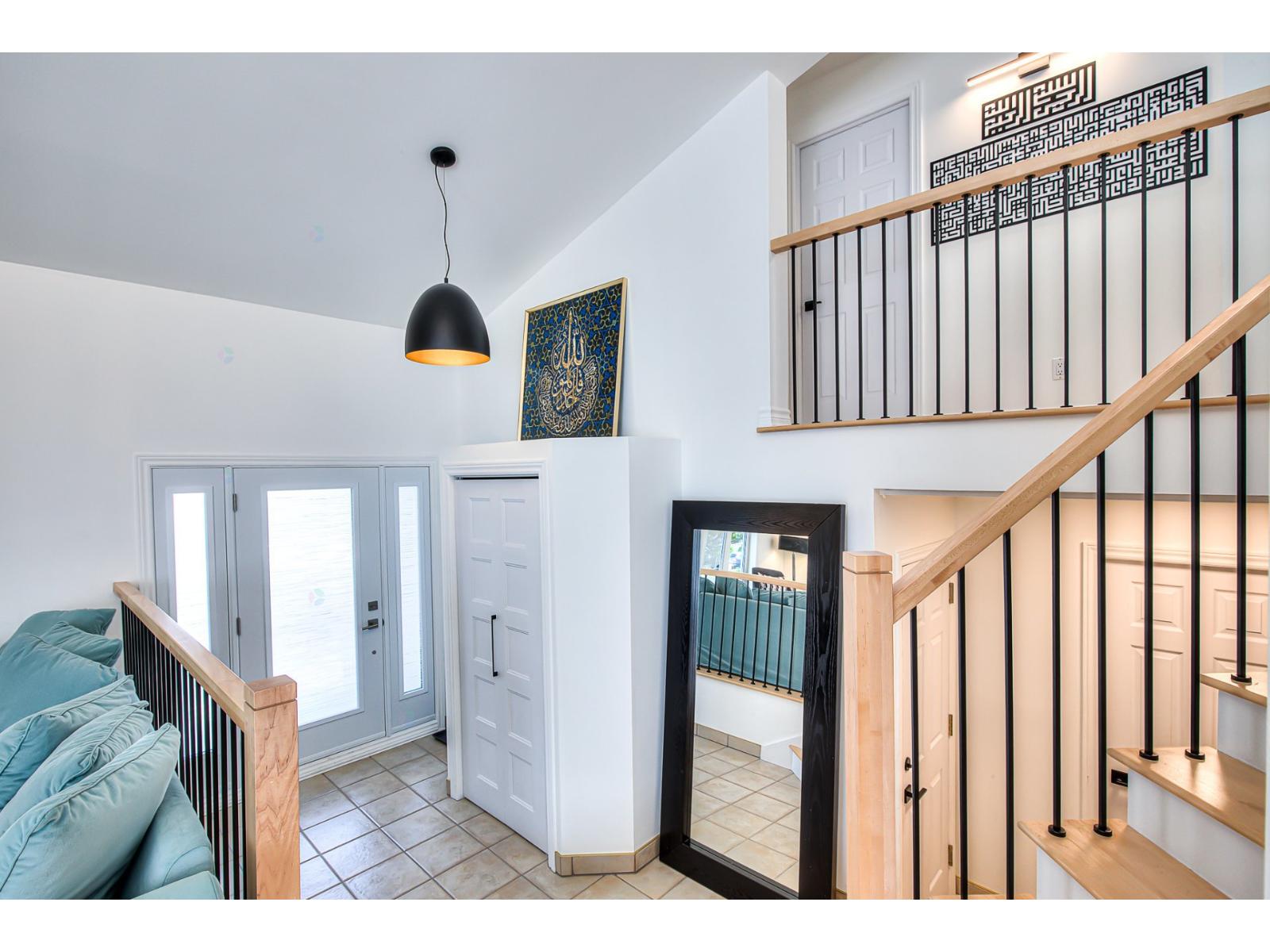 1205 Rue Taillefer Laval (Sainte-Rose) Quebec Canada H7L5L8 4