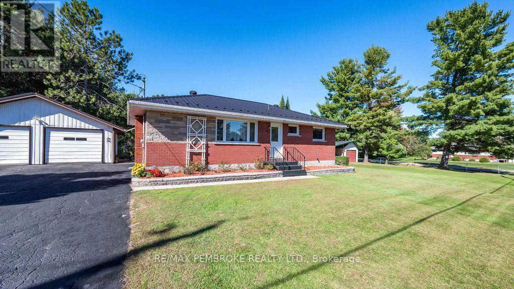 41 Centre Street W, Petawawa, Ontario  K8A 7E8 - Photo 2 - X13834228