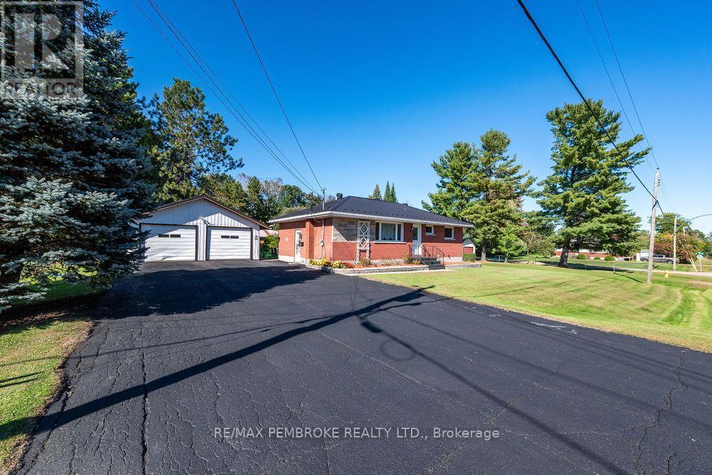 41 Centre Street W, Petawawa, Ontario  K8A 7E8 - Photo 3 - X13834228