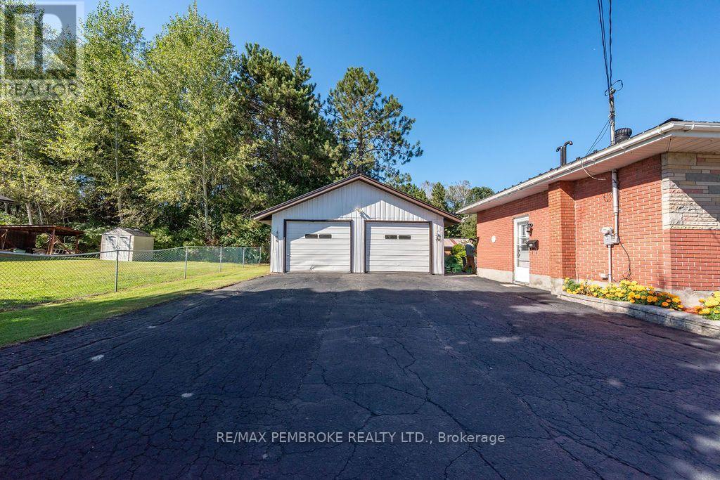 41 Centre Street W, Petawawa, Ontario  K8A 7E8 - Photo 4 - X13834228