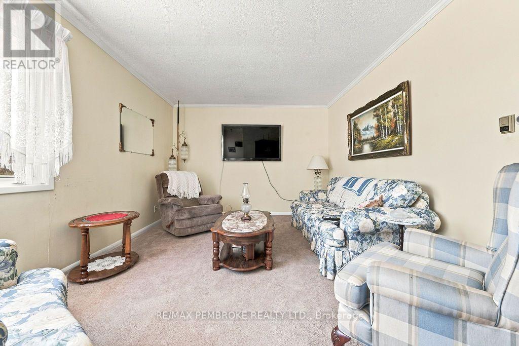 41 Centre Street W, Petawawa, Ontario  K8A 7E8 - Photo 6 - X13834228