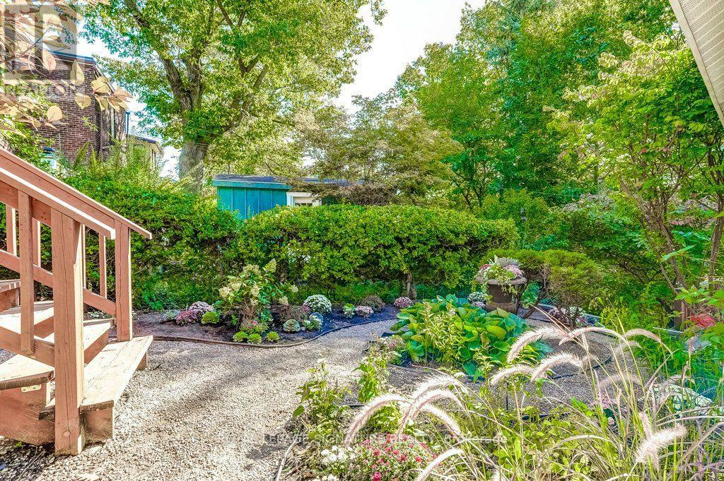 355 Wolverleigh Boulevard, Toronto, Ontario  M4C 1S7 - Photo 7 - E13834270