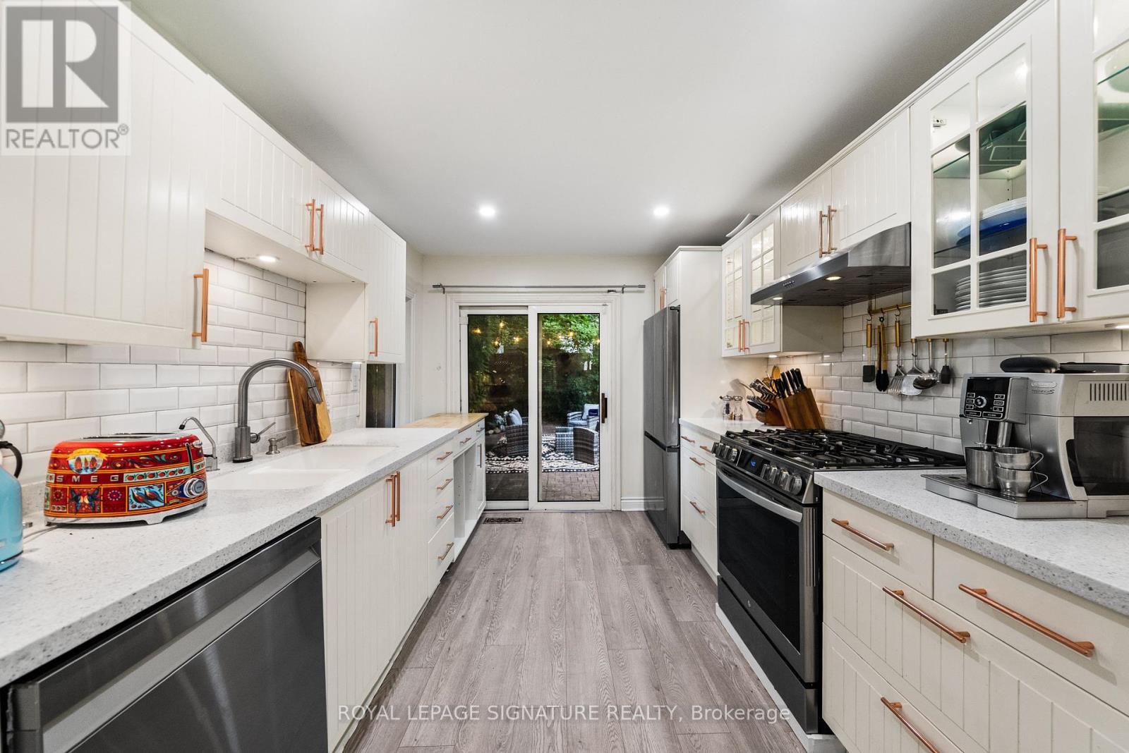 122 Duvernet Avenue, Toronto, Ontario  M4E 1V4 - Photo 18 - E13834384