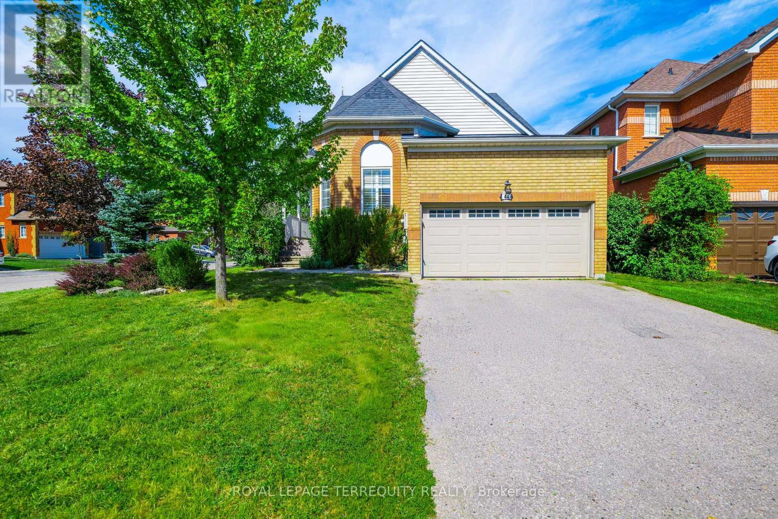44 Iberville Road, Whitby, Ontario  L1M 1H7 - Photo 1 - E13834420