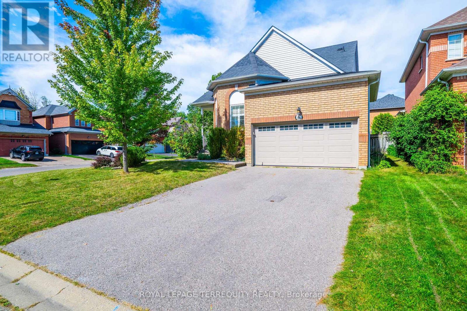 44 Iberville Road, Whitby, Ontario  L1M 1H7 - Photo 2 - E13834420