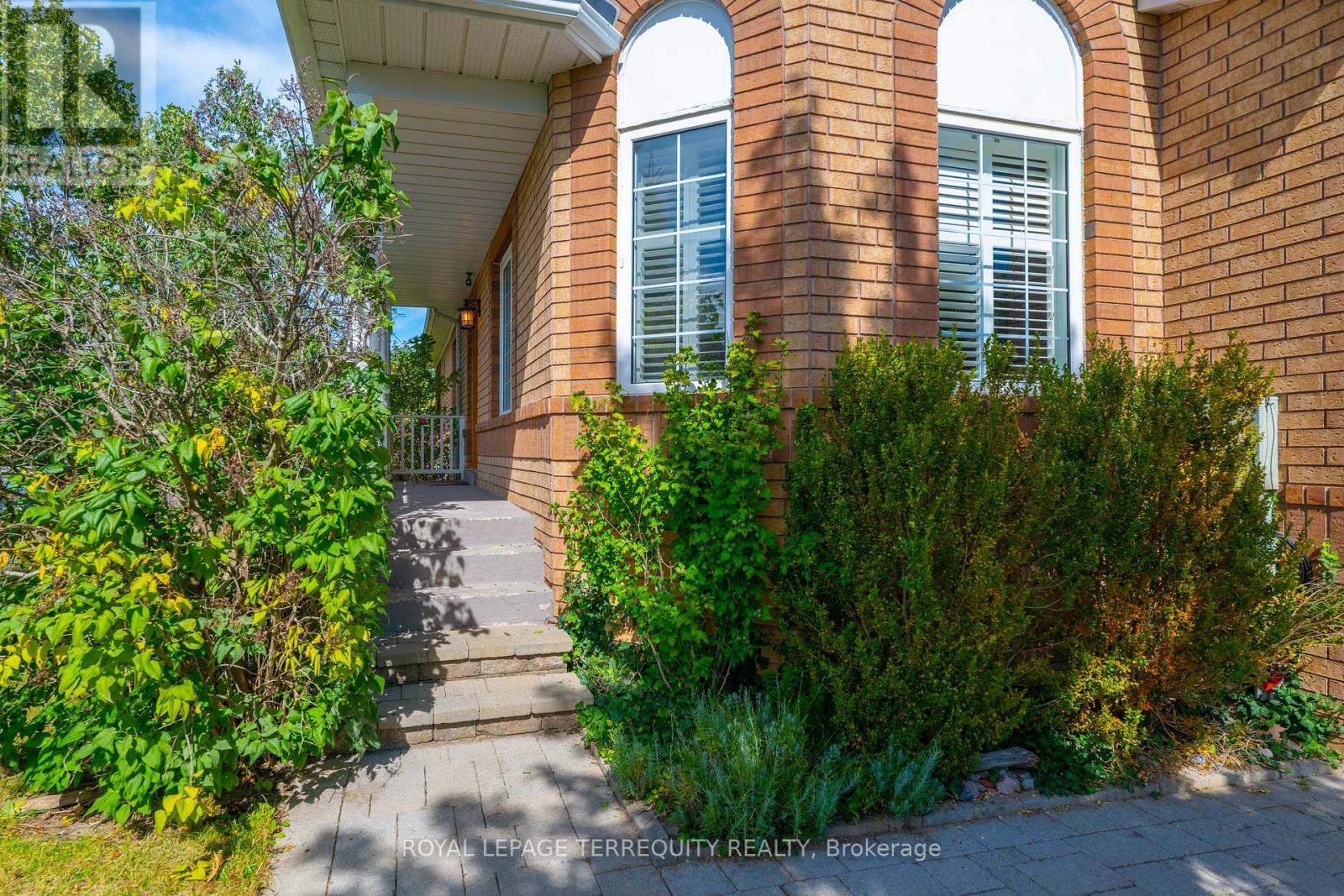44 Iberville Road, Whitby, Ontario  L1M 1H7 - Photo 3 - E13834420