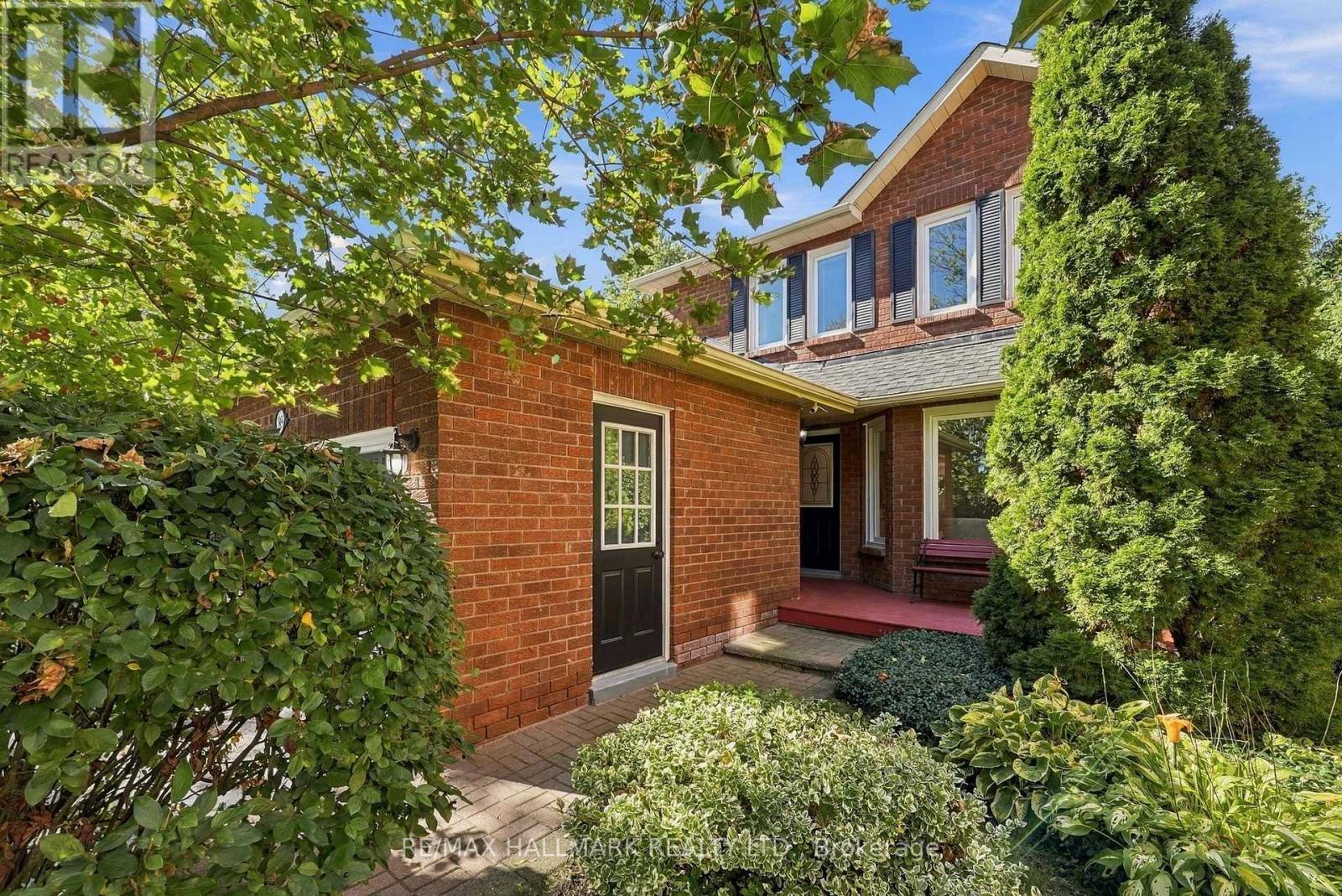 89 Crawford Rose Drive, Aurora, Ontario  L4G 4R5 - Photo 2 - N13834368