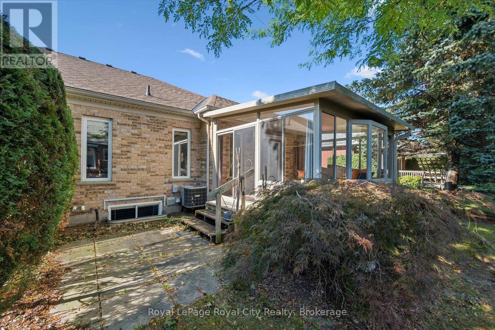 11 Honeysuckle Drive, Guelph, Ontario N1G 4X7 - Photo 35 - X13834244
